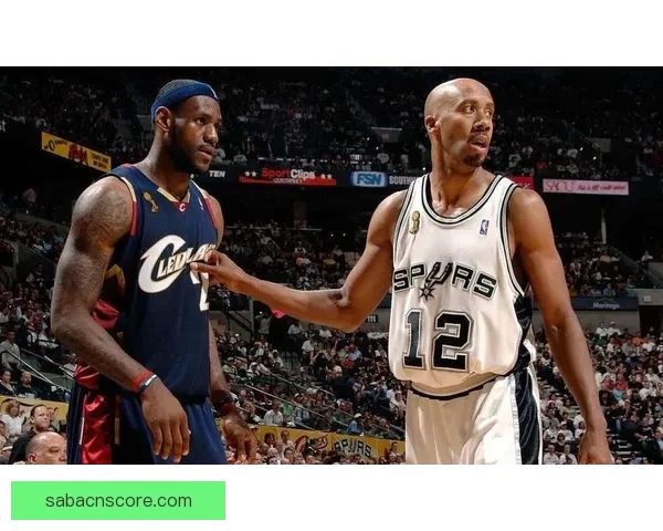 东契奇模仿詹姆斯晒打高尔夫动态 展现休闲时光与运动魅力